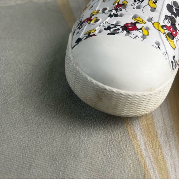 Native Jefferson X Disney Mickey Mouse Shoes Size J2 - Picture 3 of 6